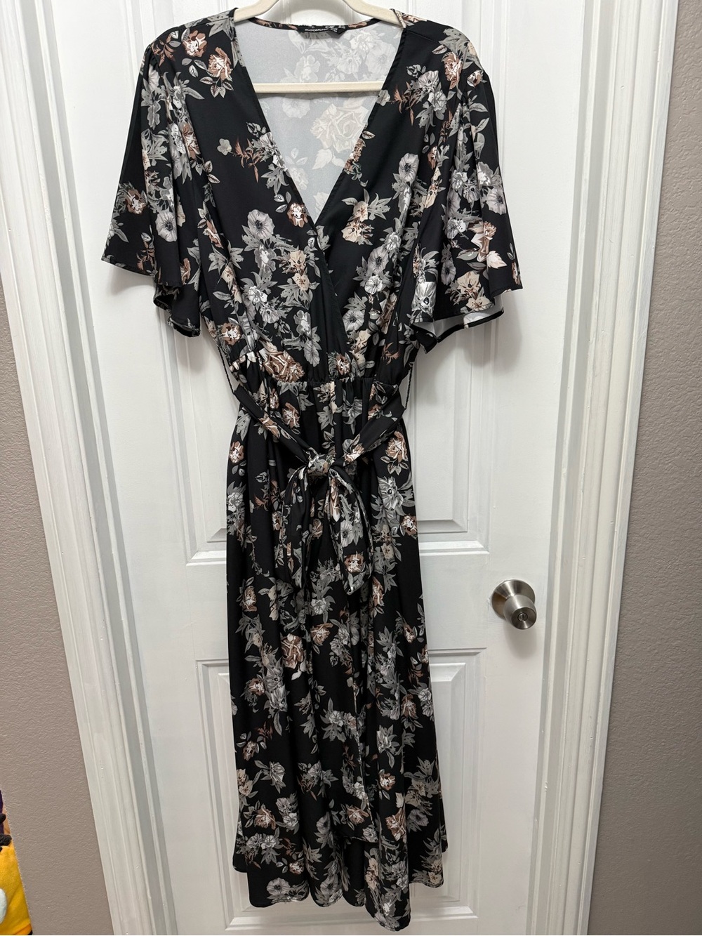 BloomChic Dress Flutter Sleeve Ditsy Floral  Split Hem Long Size 20 (29-5)